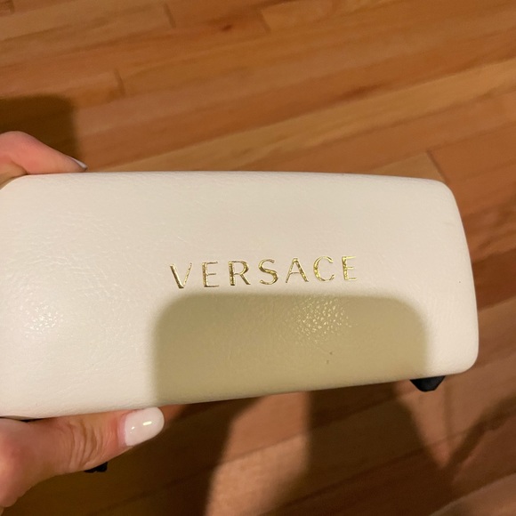 Authentic Versace sunglasses size 54 hardly worn…. - Picture 13 of 13